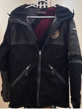 NAPAPIJRI BLACK AND GRAY SKI JACKET SIZE : L